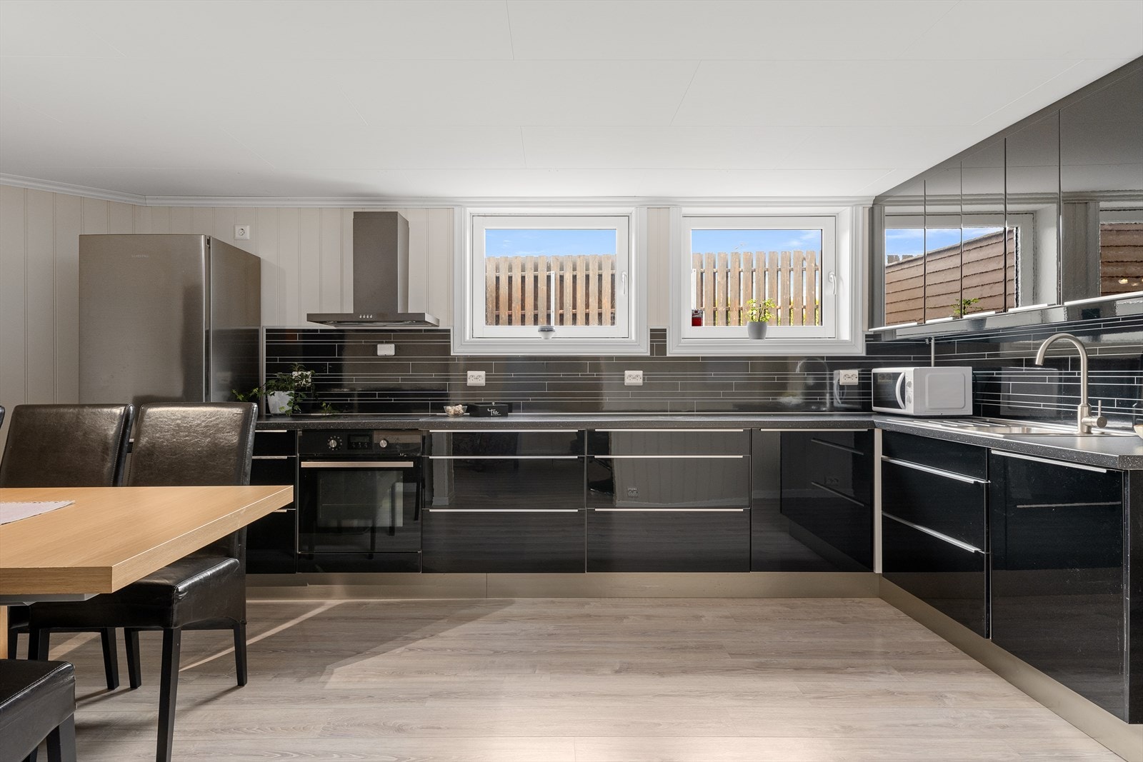 Innredning av kjelleren er ikke byggesøkt/byggegodkjent. Galleribilde