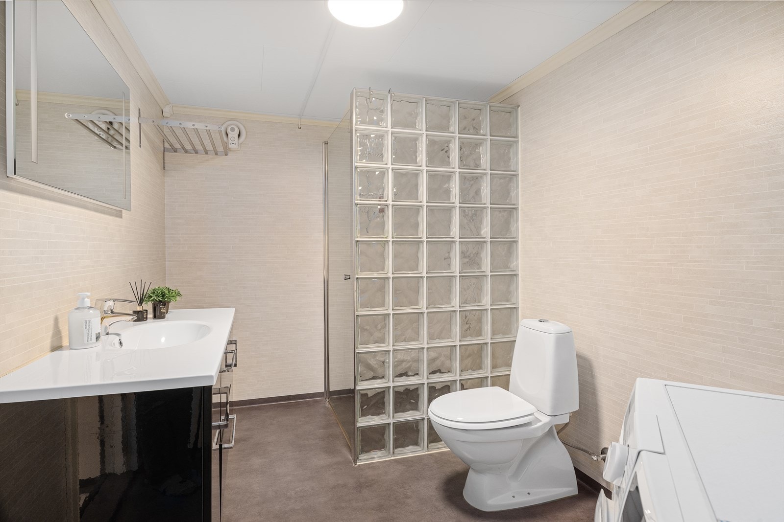 Det er også opplegg til vaskemaskin, stikk for tørketrommel. Galleribilde