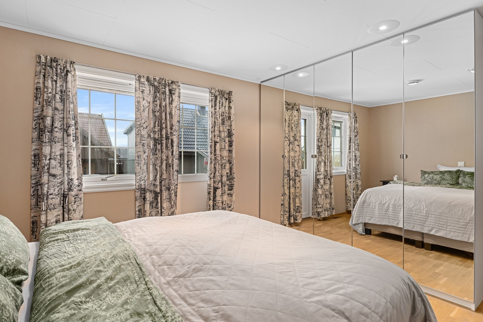 Stor garderobeløsning. Galleribilde