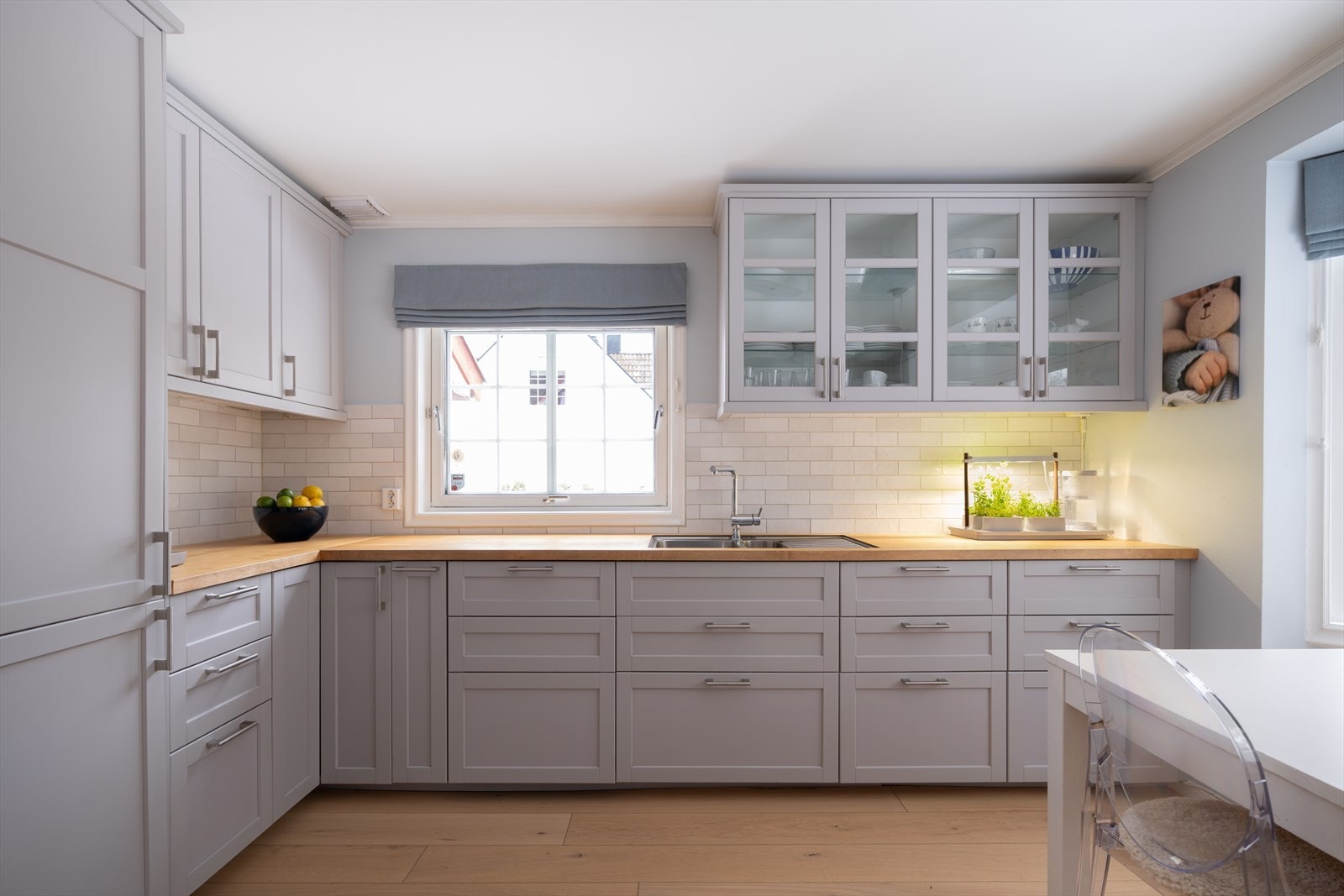 Boligen har balansert ventilasjonsanlegg med varmegjenvinning montert med avtrekk i begge bad og kjøkken, samt lufttilførsel i oppholdsrom Galleribilde