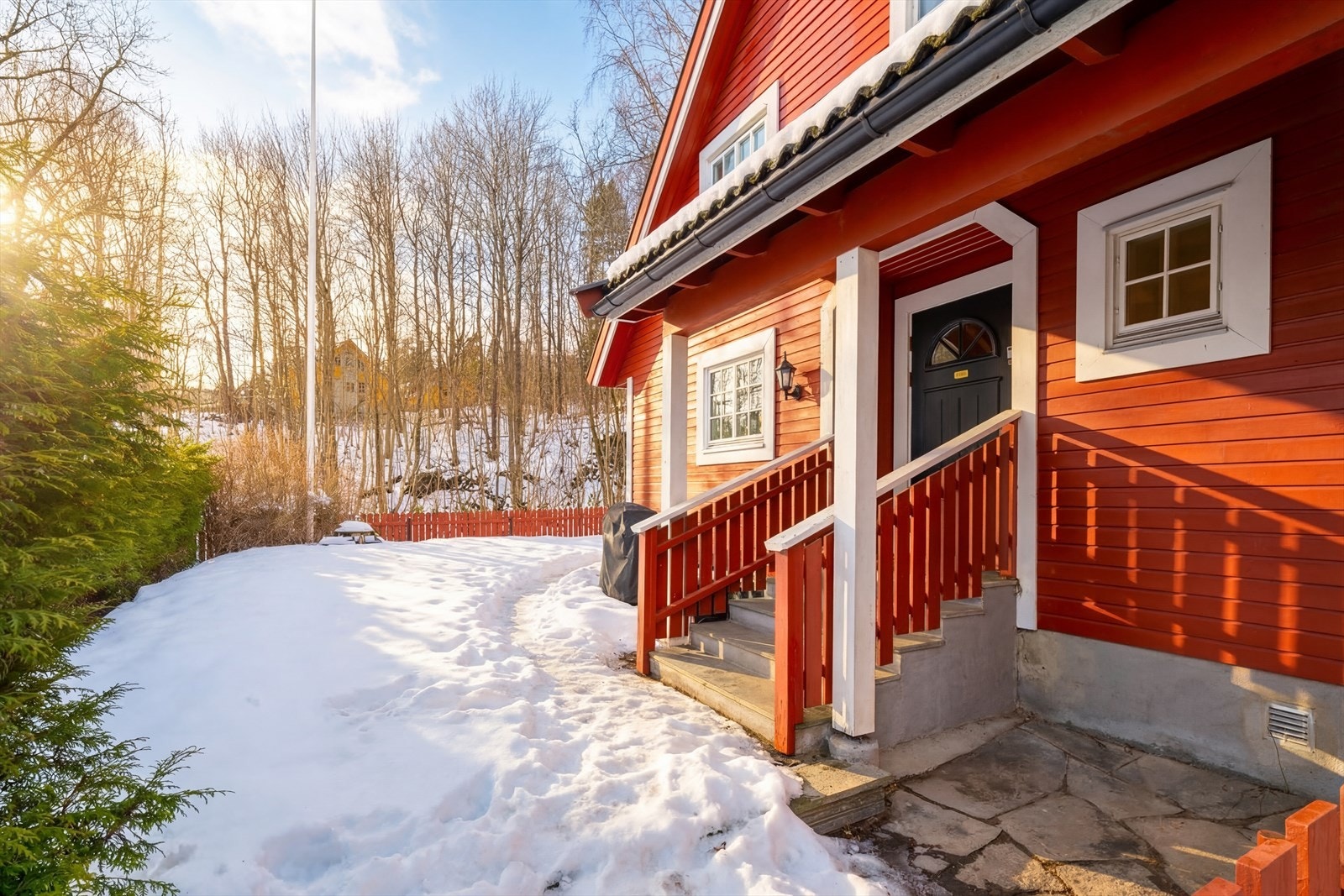 Overbygget inngangsparti - Velkommen inn! Galleribilde