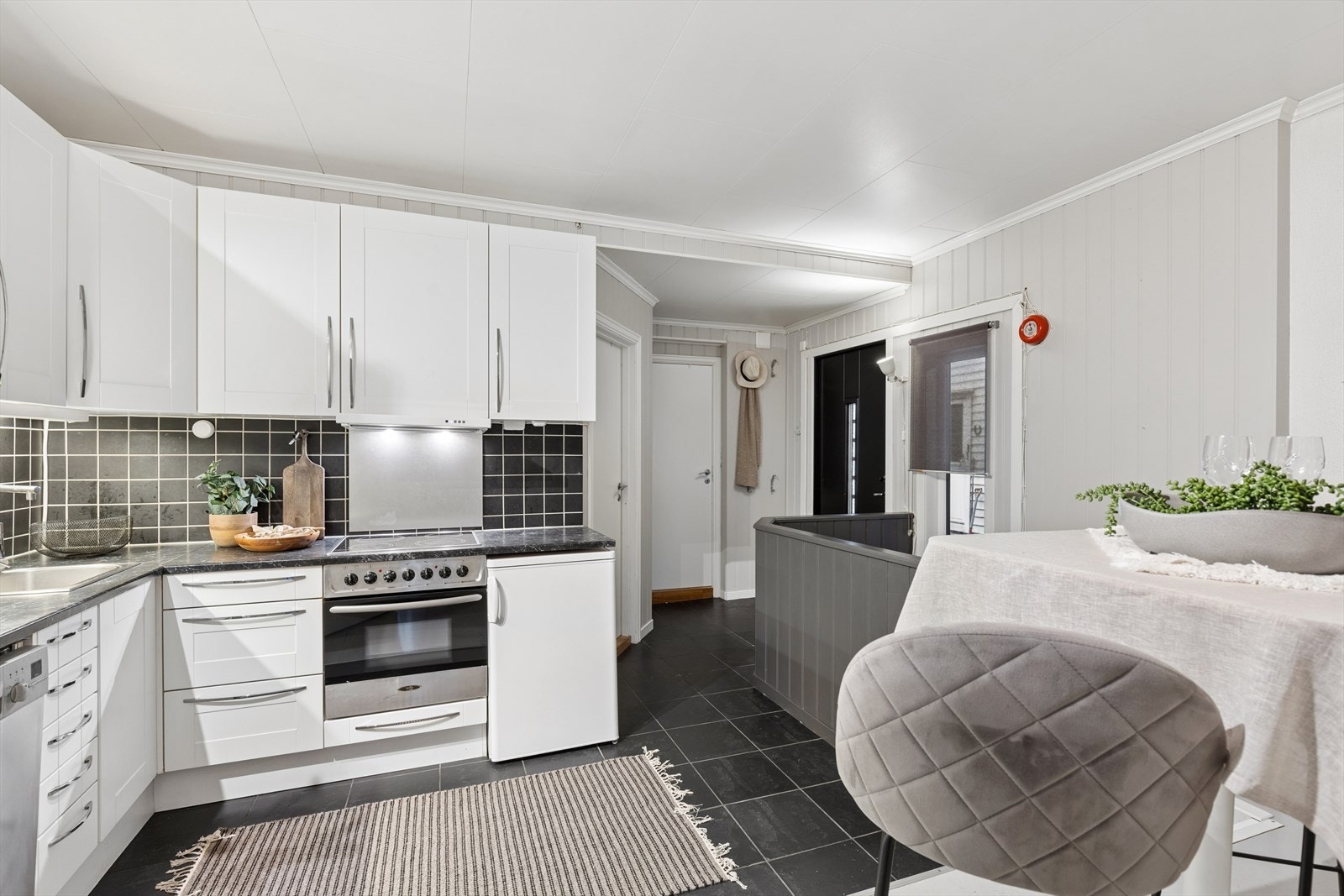 Kjøkken med spiseplass Galleribilde