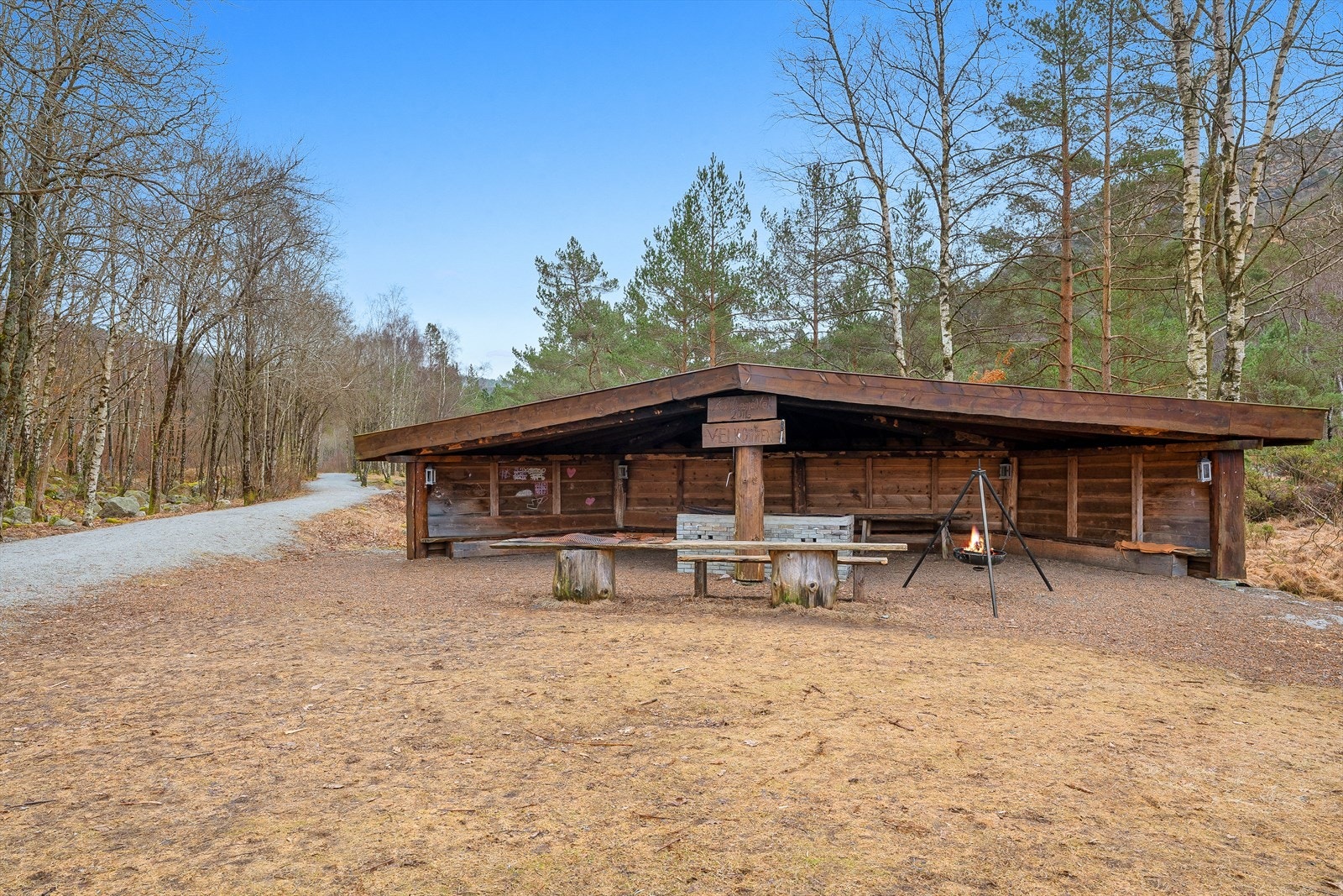 Du kan nyte naturen rett utenfor døra, enten du vil gå tur, løpe eller bare slappe av i fred og ro. Galleribilde