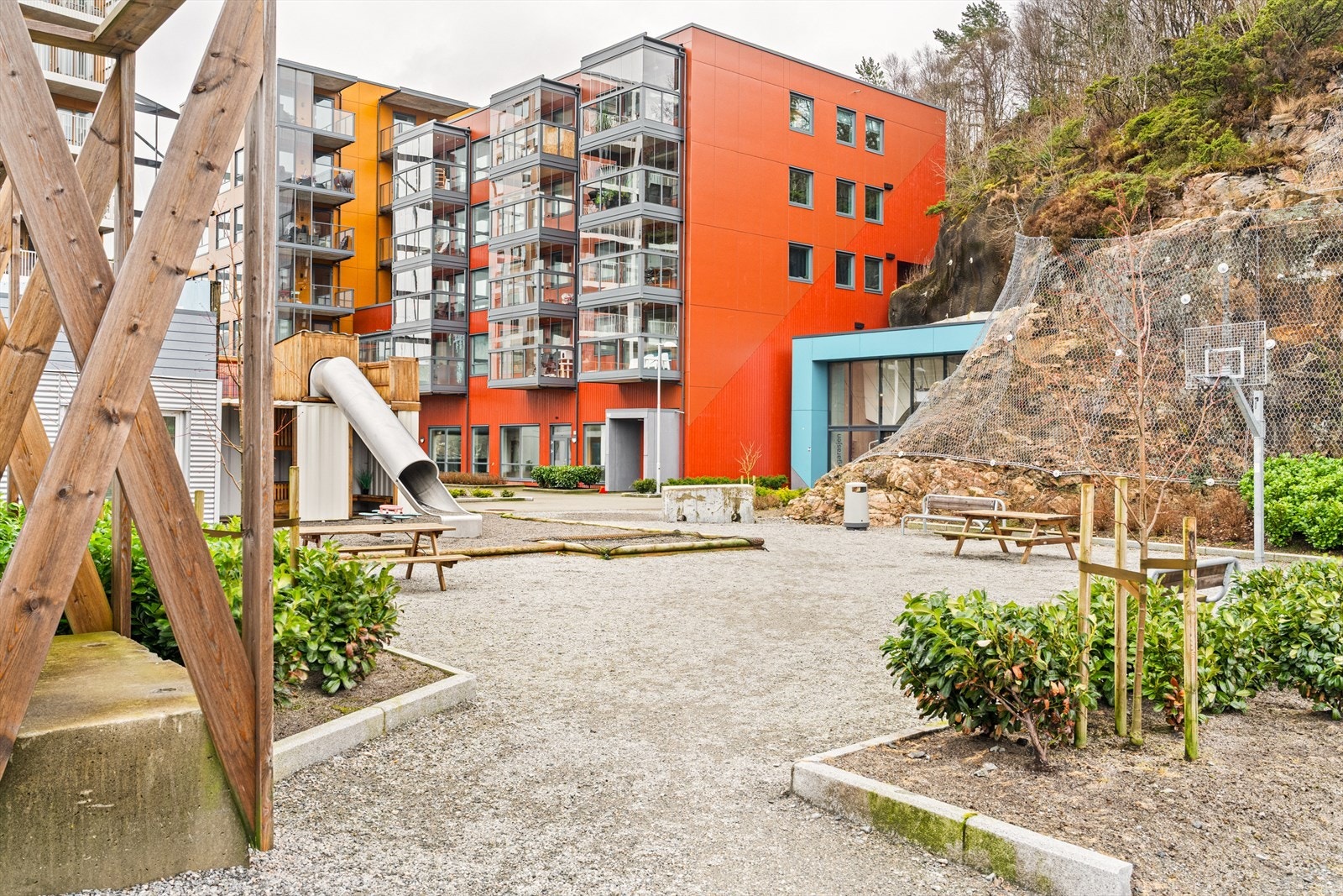 Dette er en svært flott leilighet med sentral beliggenhet i et attraktivt boområde i Sotra Kystby! Galleribilde