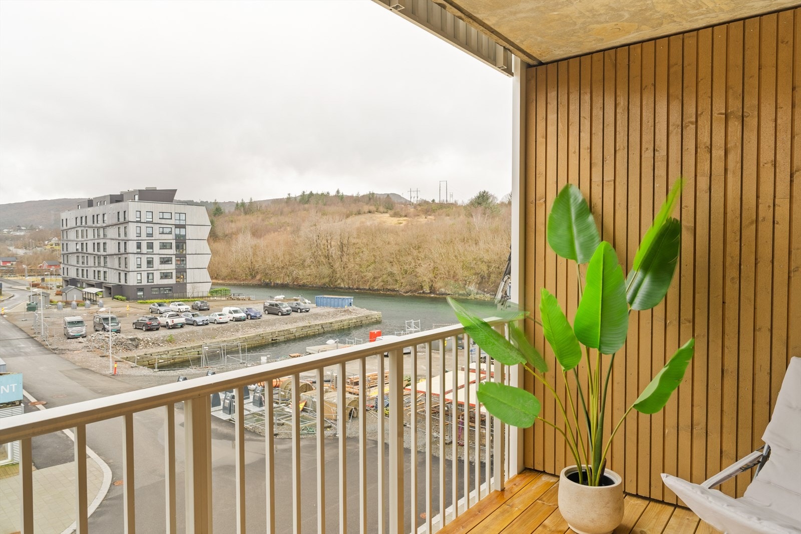 Fra balkongen kan du nyte fantastisk sjøutsikt - et perfekt sted for morgenkaffen eller rolige kvelder. Galleribilde