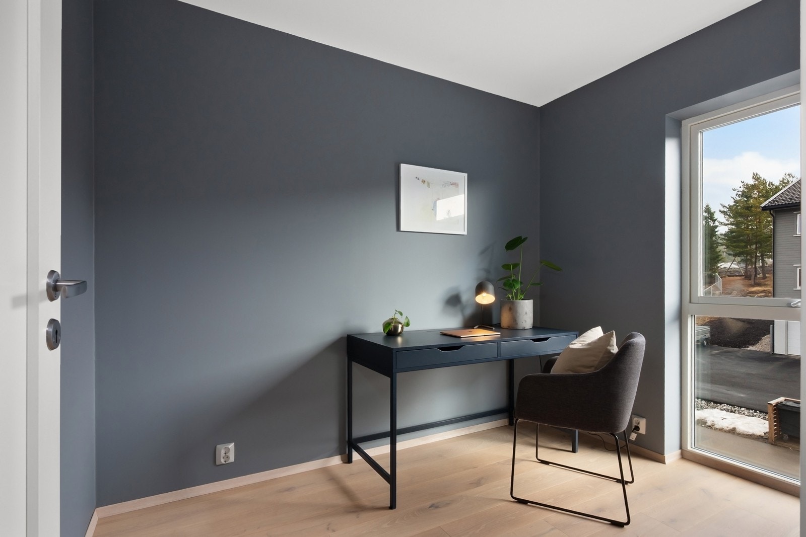 Boligen har fire gode soverom, der et av rommene ligger i 2. etasje og er i dag innredet som et kontorrom. Galleribilde