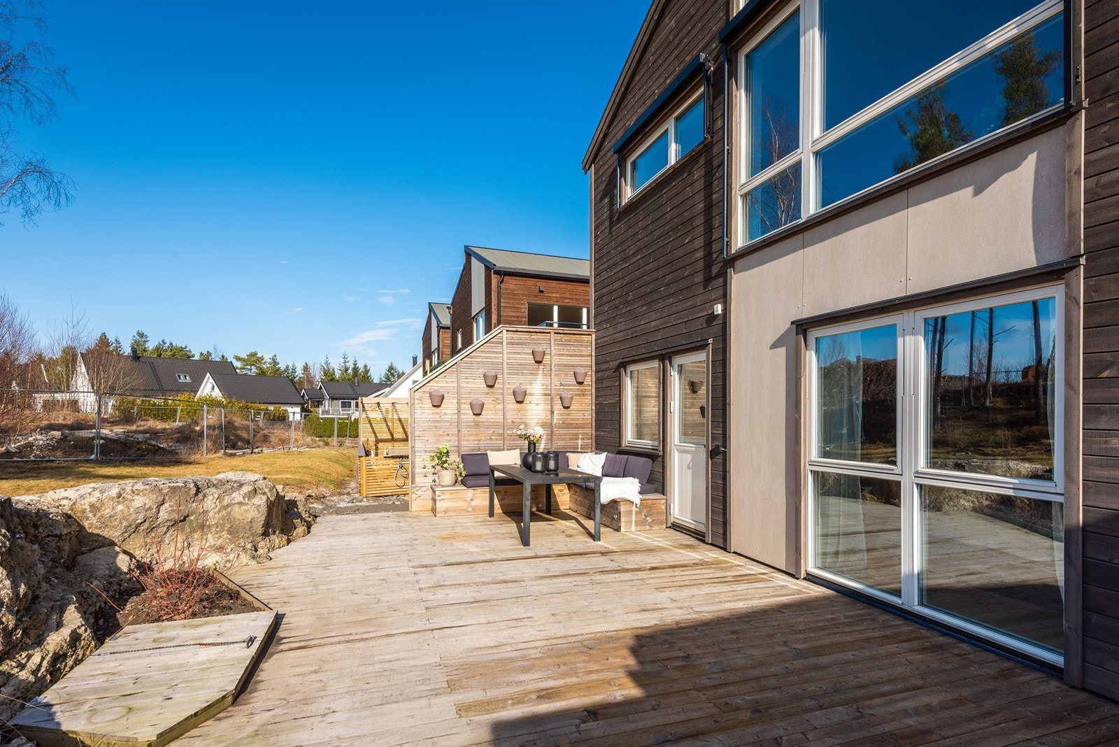 Fra terrassen er det også adkomst til en praktisk utebod. Galleribilde