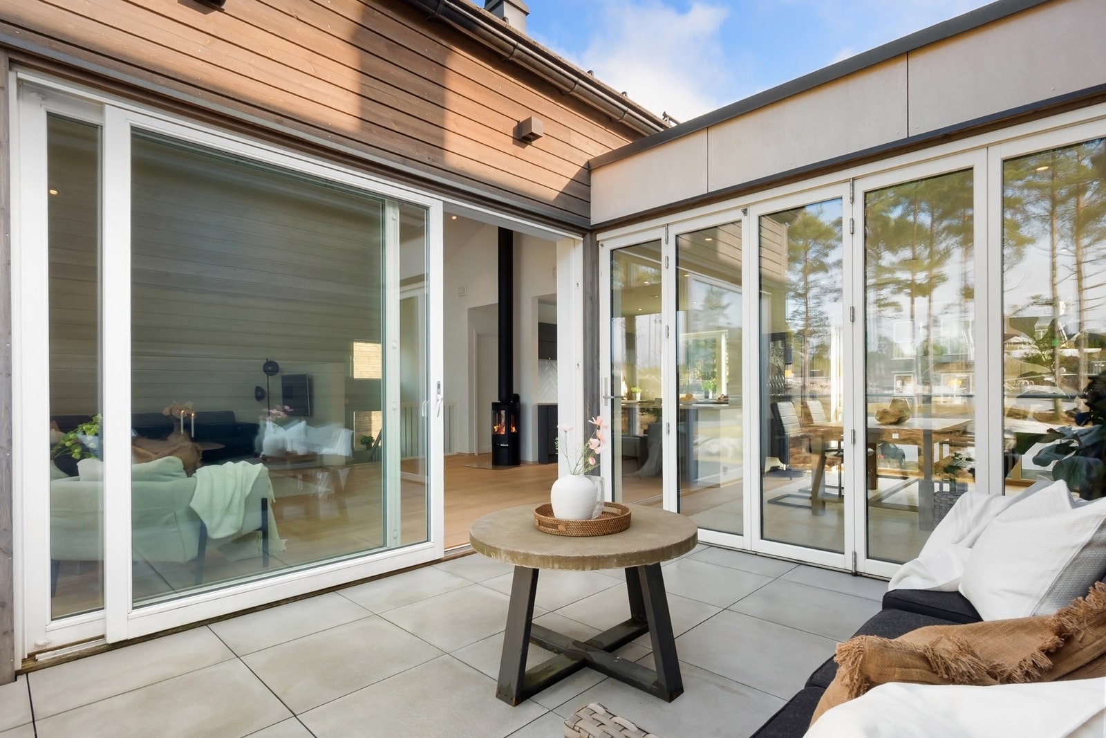 Den vestvendte beliggenheten gir et perfekt sted for å nyte solen og lange sommerkvelder. Galleribilde