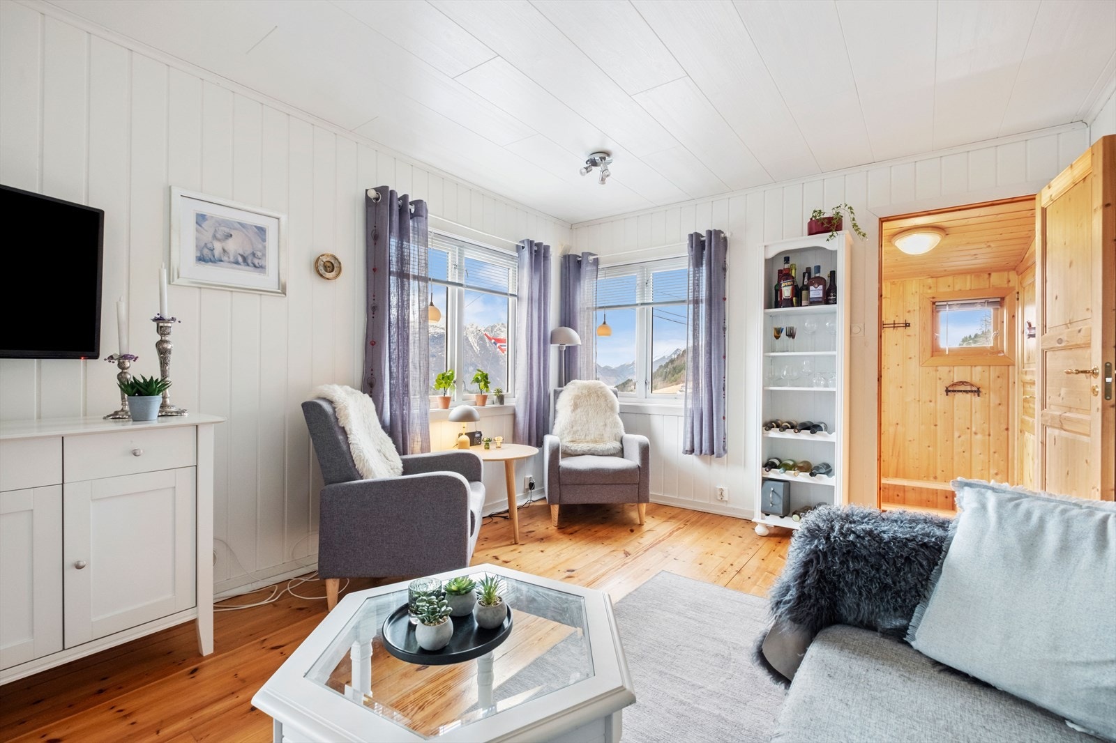 Lys og pen stue Galleribilde