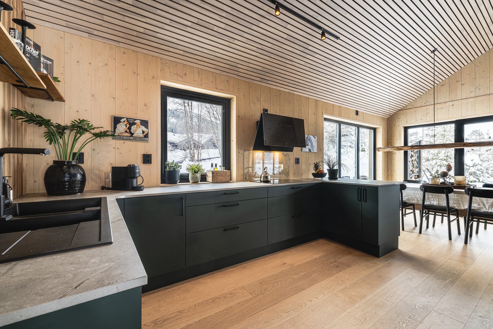 God benkeplass og kreativ arbeidssone. Galleribilde