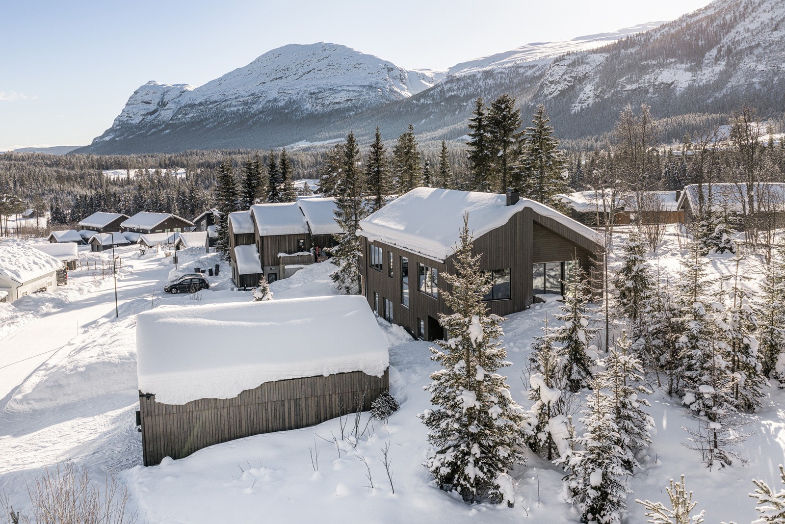 Victoria Follesø Eriksson har gleden av å presentere en nyere enebolig med fantastisk beliggenhet! Foto: Aurelijus Photography Galleribilde