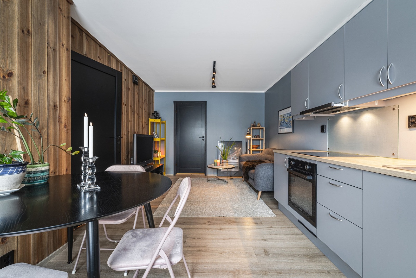 Åpen stue- og kjøkkenløsning. Galleribilde