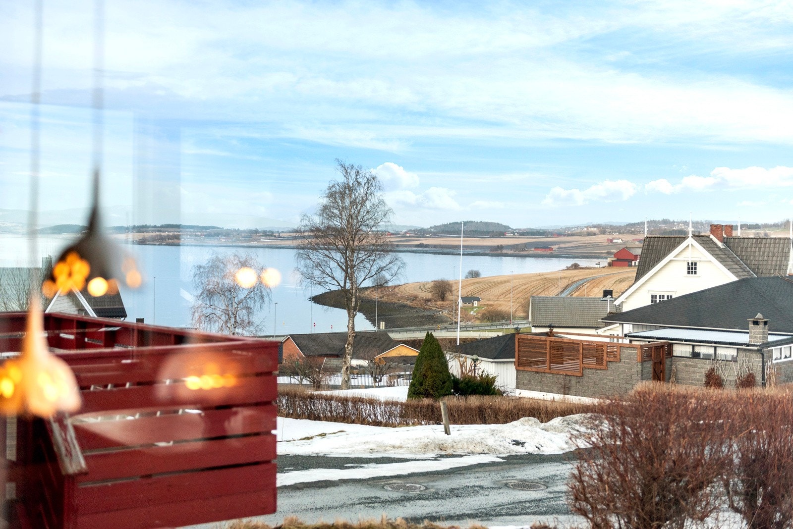 Fra boligen har man flott utsikt og gode solforhold. Galleribilde