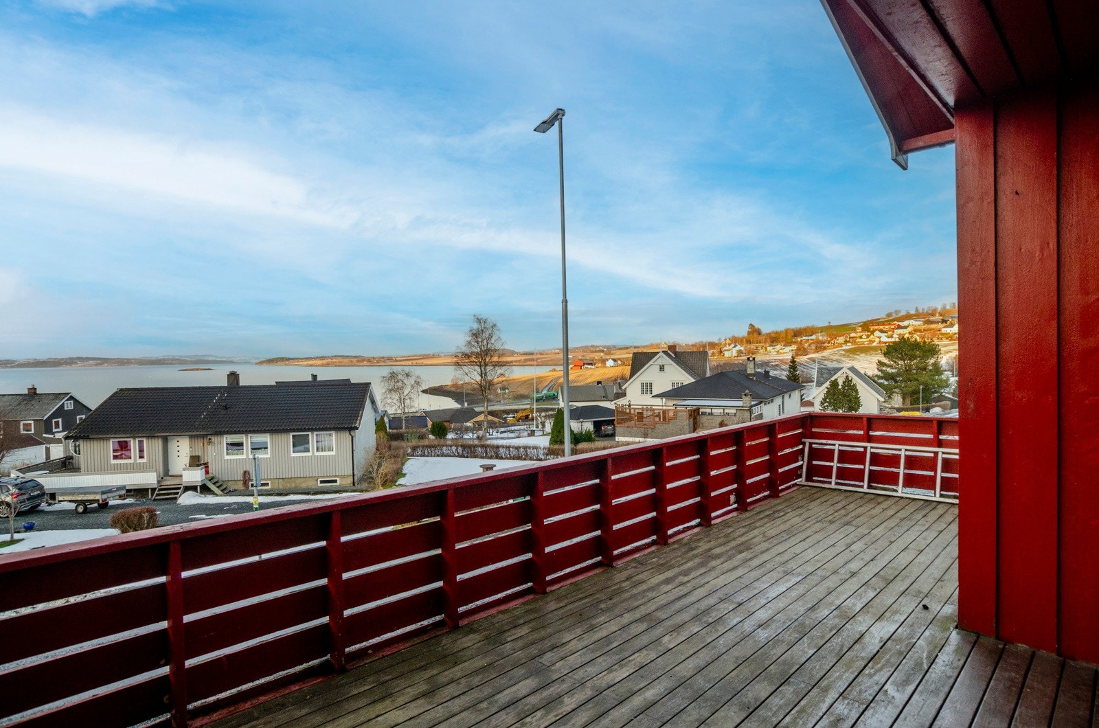 Veranda med sol fra tidlig formiddag til kveld. Galleribilde