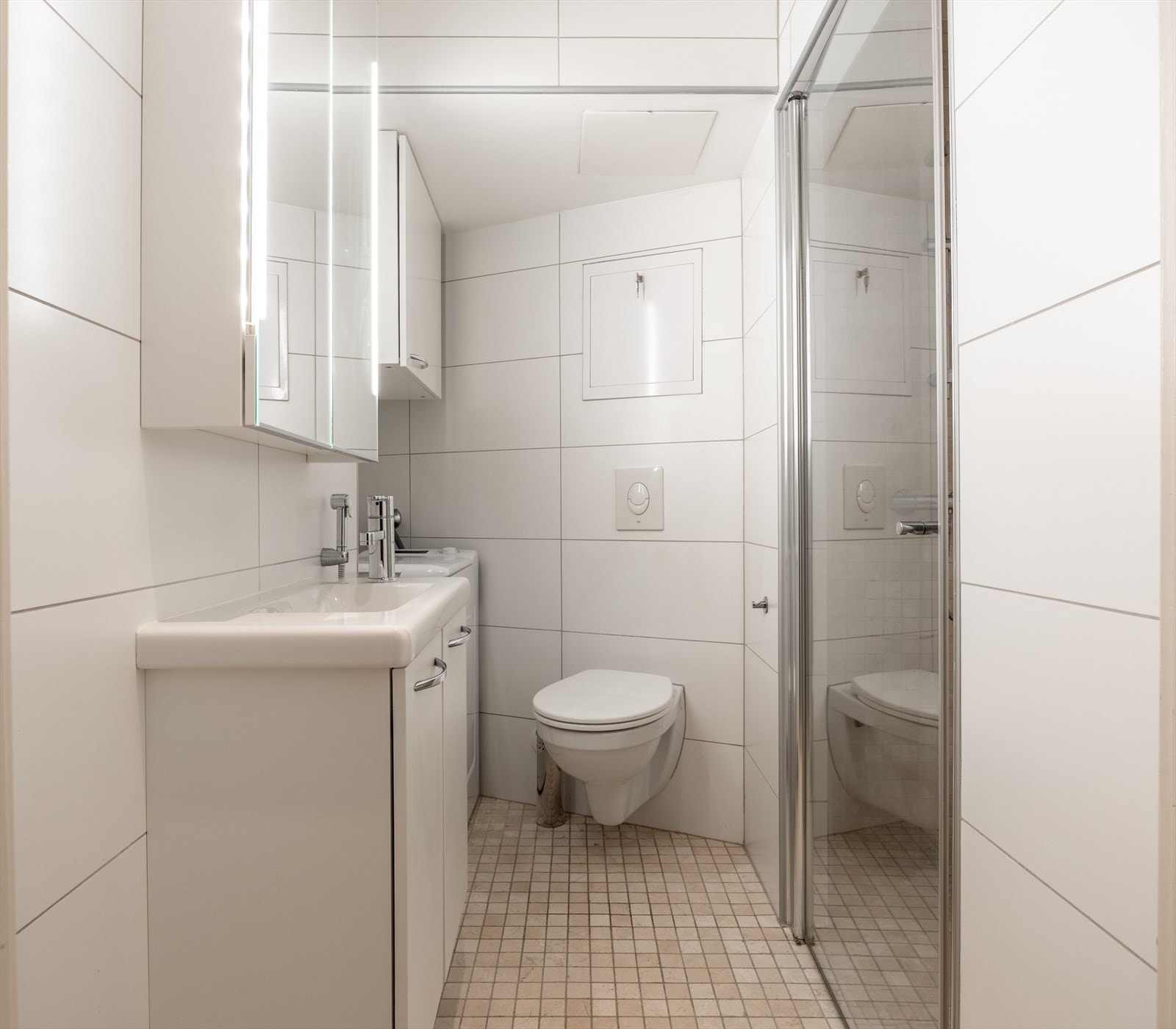 Varmekabler i gulv og opplegg for vaskemaskin Galleribilde