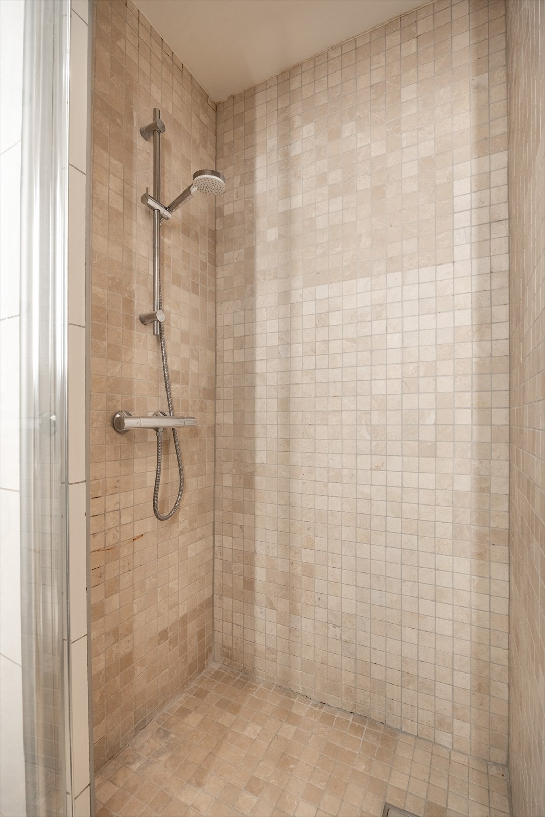 Fin dusjnisje Galleribilde