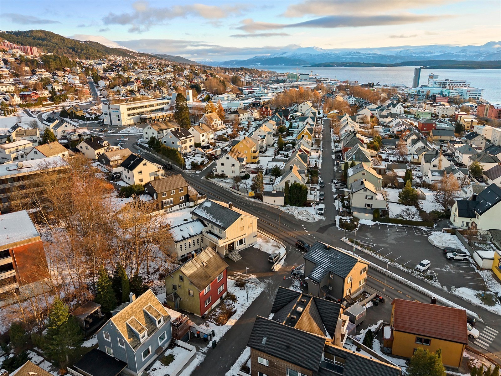 Hel tomannsbolig med sentral beliggenhet. Galleribilde