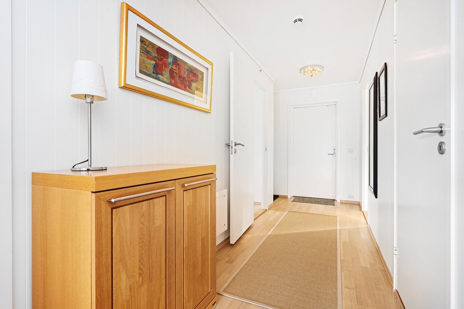 - Velkommen inn | Lys og god gang som gir et godt førsteinntrykk - Galleribilde