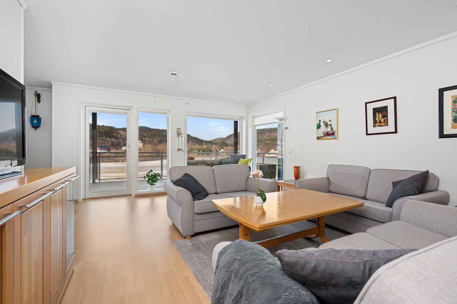 - Leiligheten måler 90kvm med tre soverom - Galleribilde