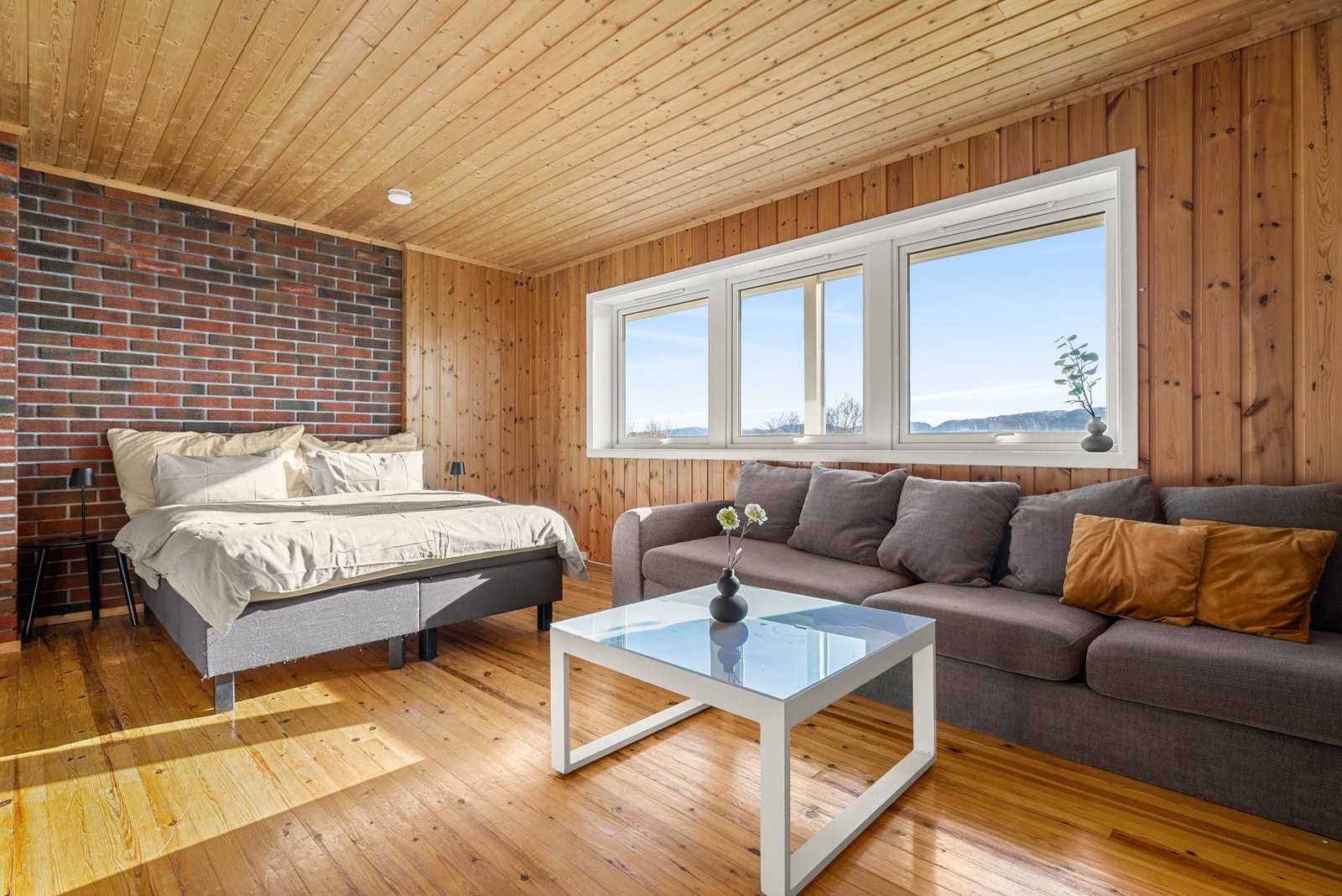 Kjellerstue/soverom hvor for eksempel ungdommen kan trekke seg tilbake. Galleribilde