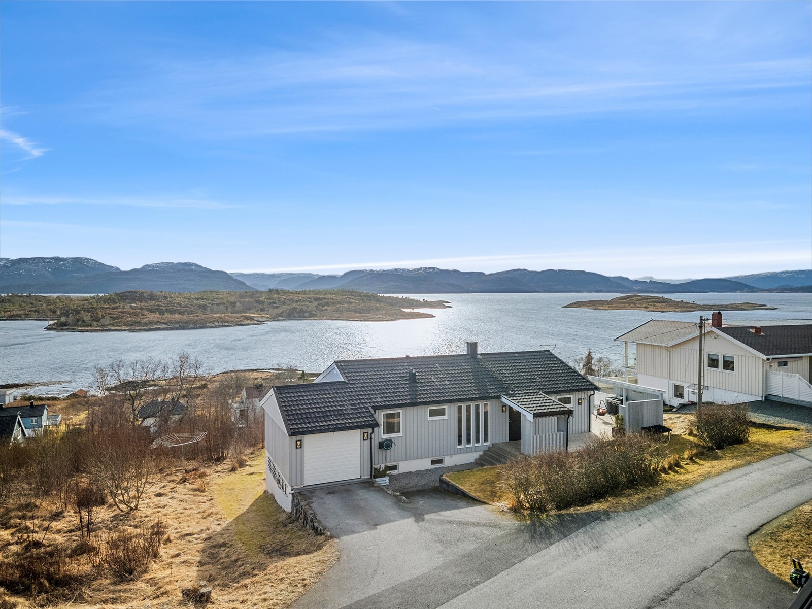 Her får du en flott enebolig med fantastisk utsikt og attraktiv beliggenhet. Galleribilde