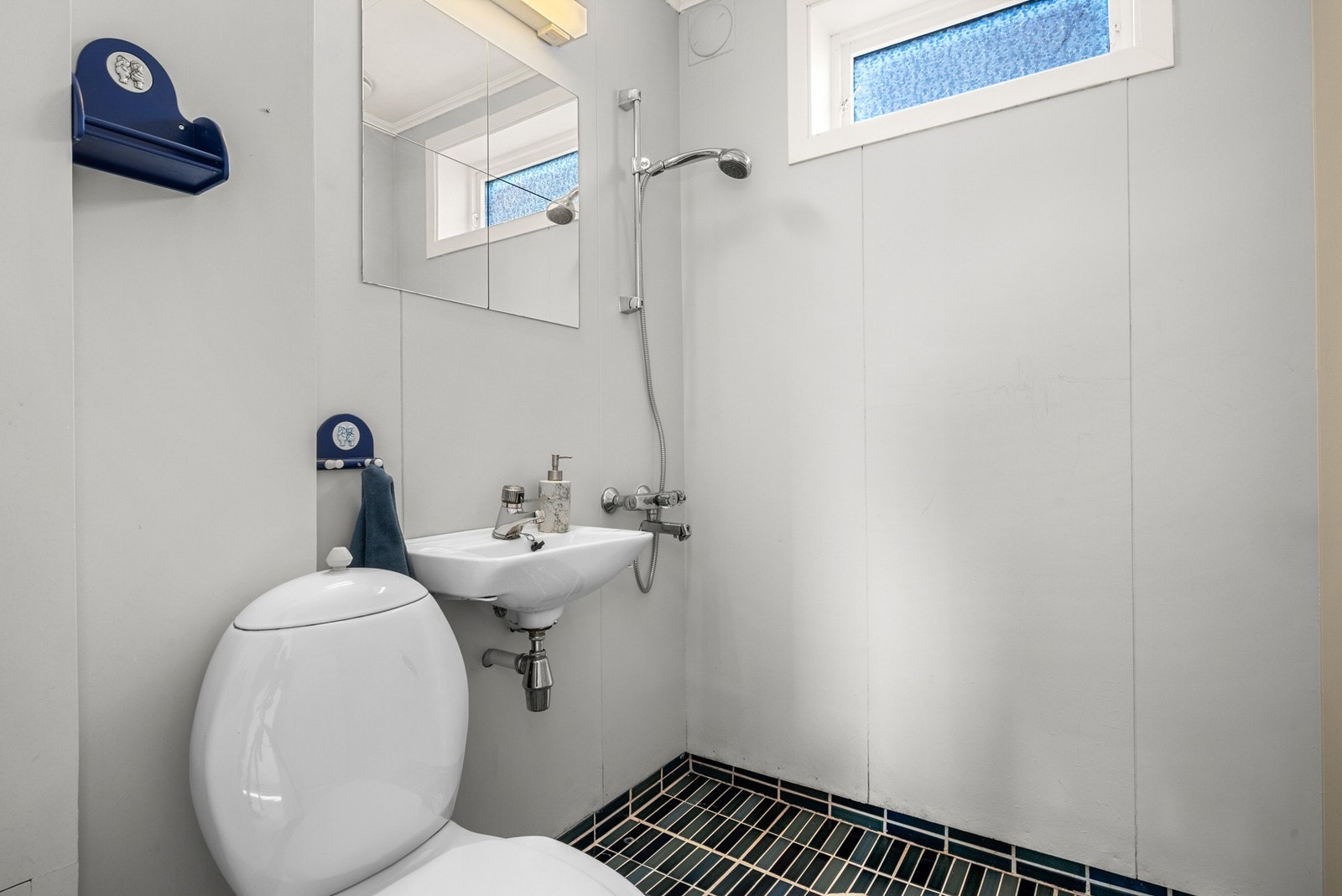 I tilknytning til vaskerommet er det eget toalett. Galleribilde