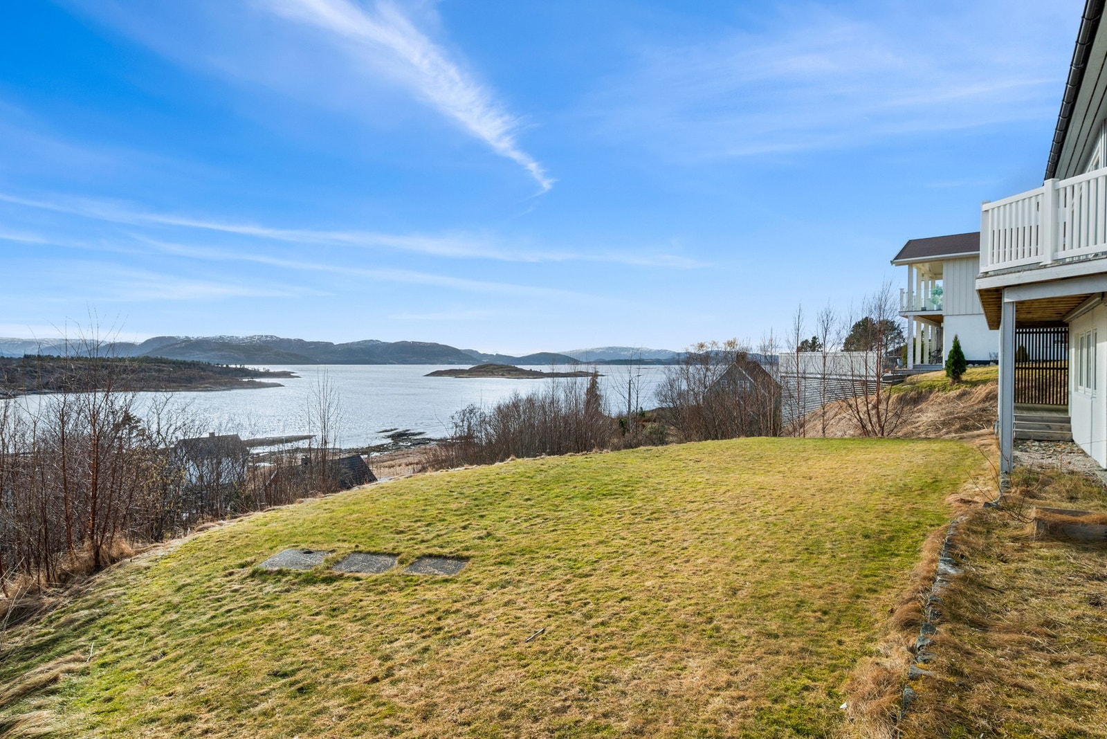 Flott hage med mange muligheter. Galleribilde