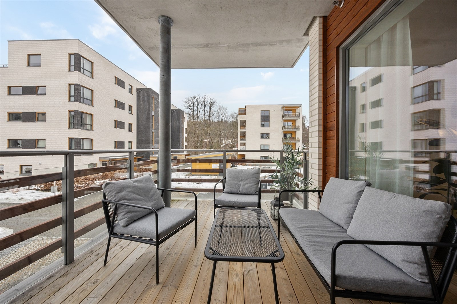 Her kan man nyte utsikten over de pent opparbeidede fellesarealene. Galleribilde