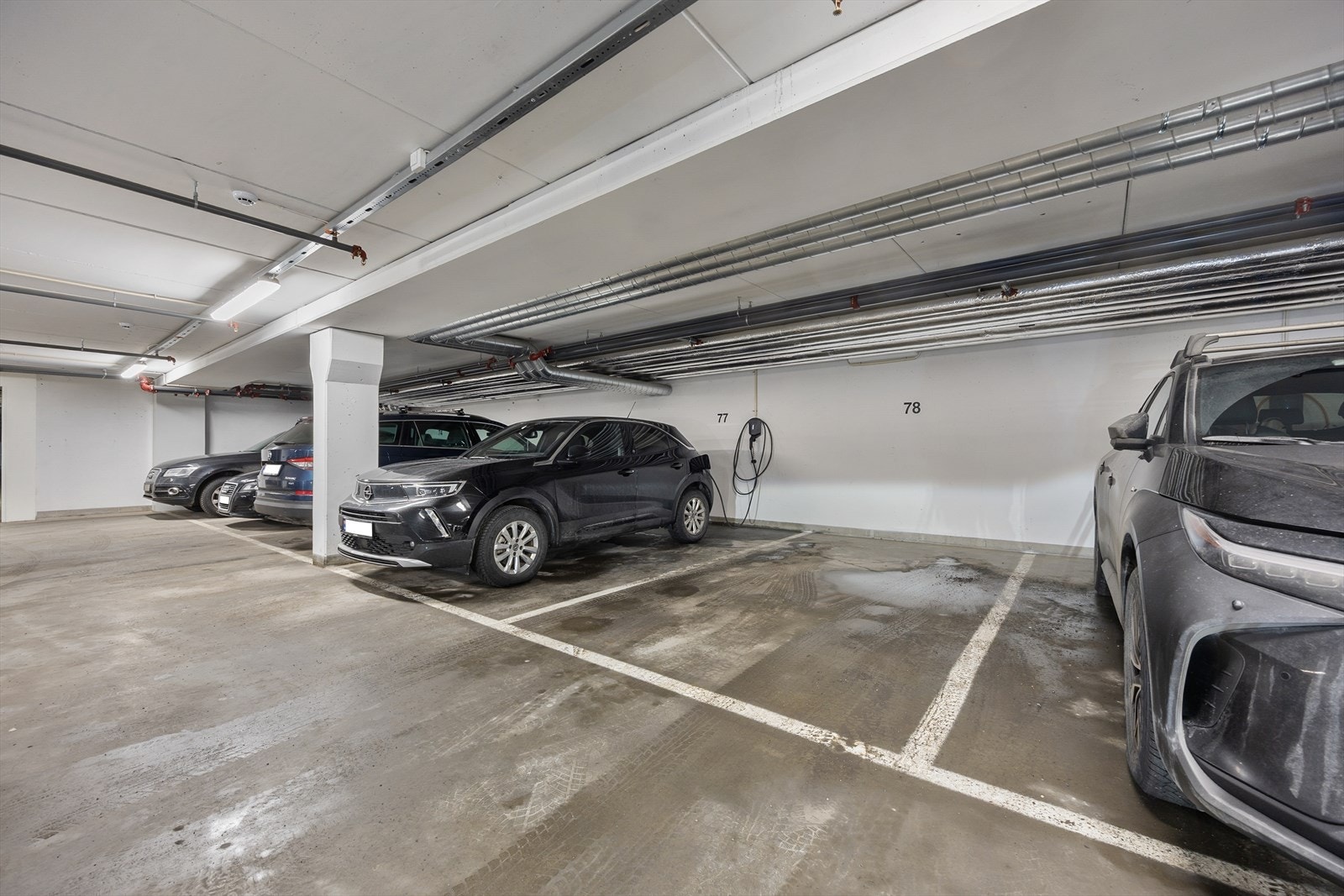 Det medfølger en fast garasjeplass i felles garasjeanlegg. Galleribilde