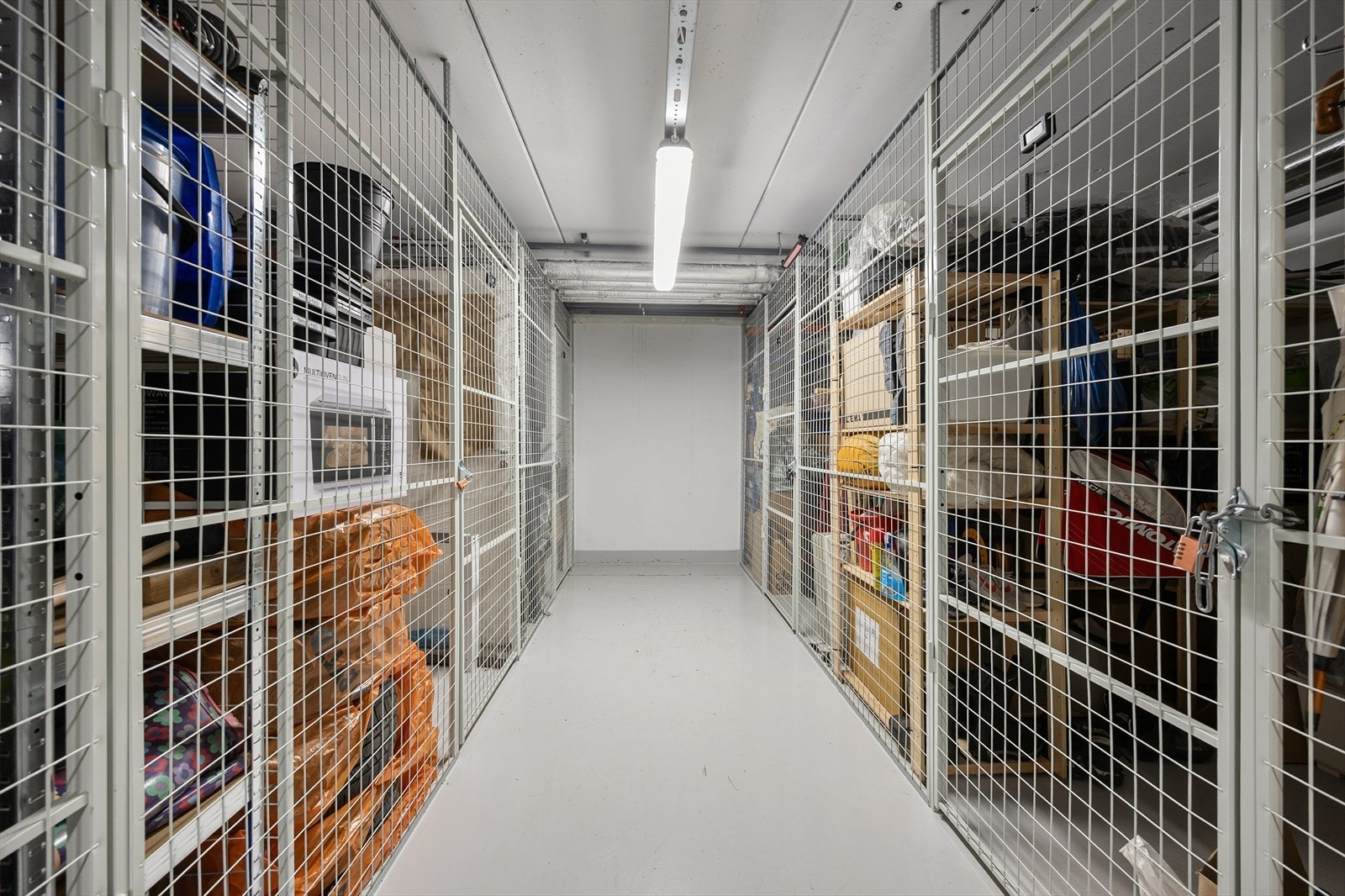 I tillegg disponerer leiligheten en kjellerbod på 5 m² for ekstra oppbevaring. Galleribilde