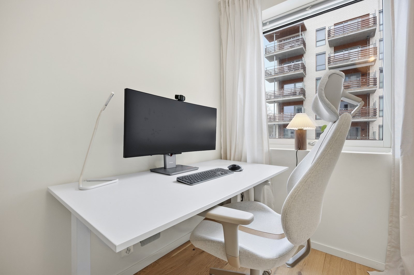 Rommet kan enkelt innredes som en funksjonell hjemmekontorplass. Galleribilde