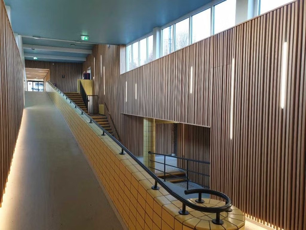 Nylig oppussede Billingstad togstasjon bare ca 750 meters gange fra leiligheten Galleribilde