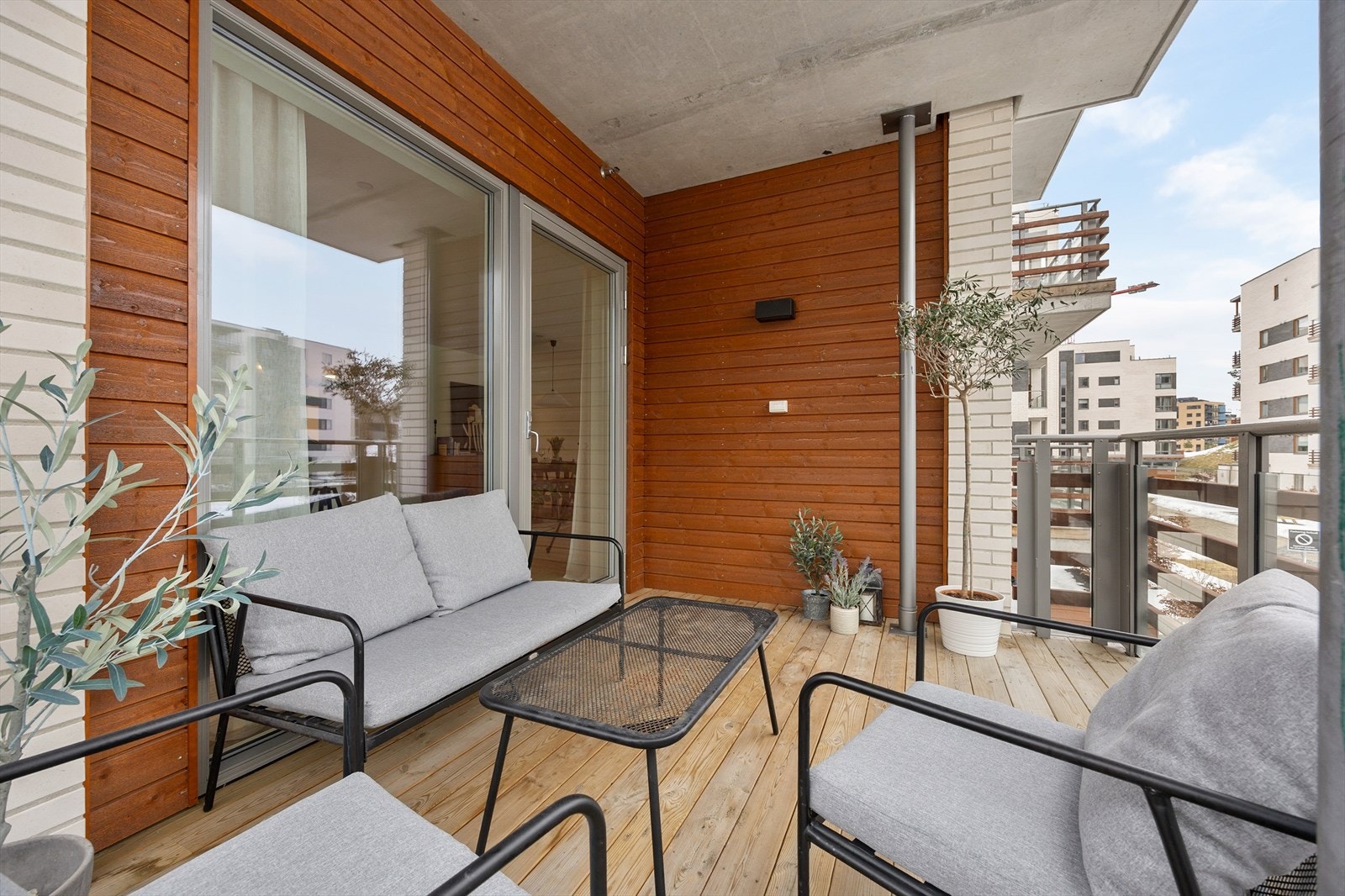 Fra stuen er det utgang til en sydvestvendt balkong på 10 m². Galleribilde