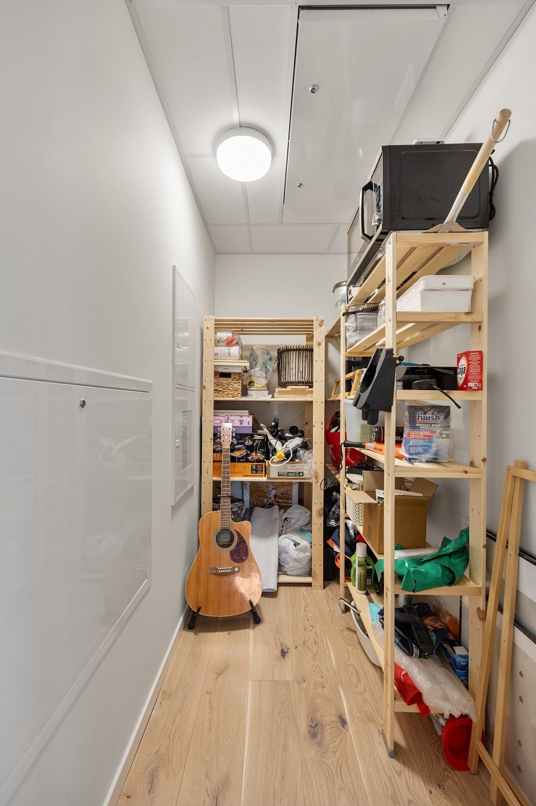 En praktisk innvendig bod gir ekstra lagringsplass i leiligheten. Galleribilde