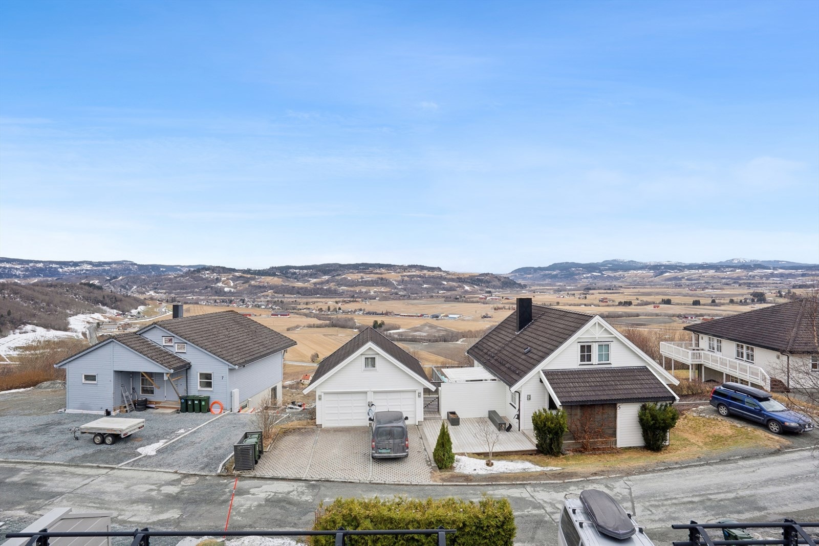 Fra Rønningsgjerdet er det kort vei til servicetilbud i Melhus sentrum, som ligger kun 4-5 minutter unna med bil. Galleribilde