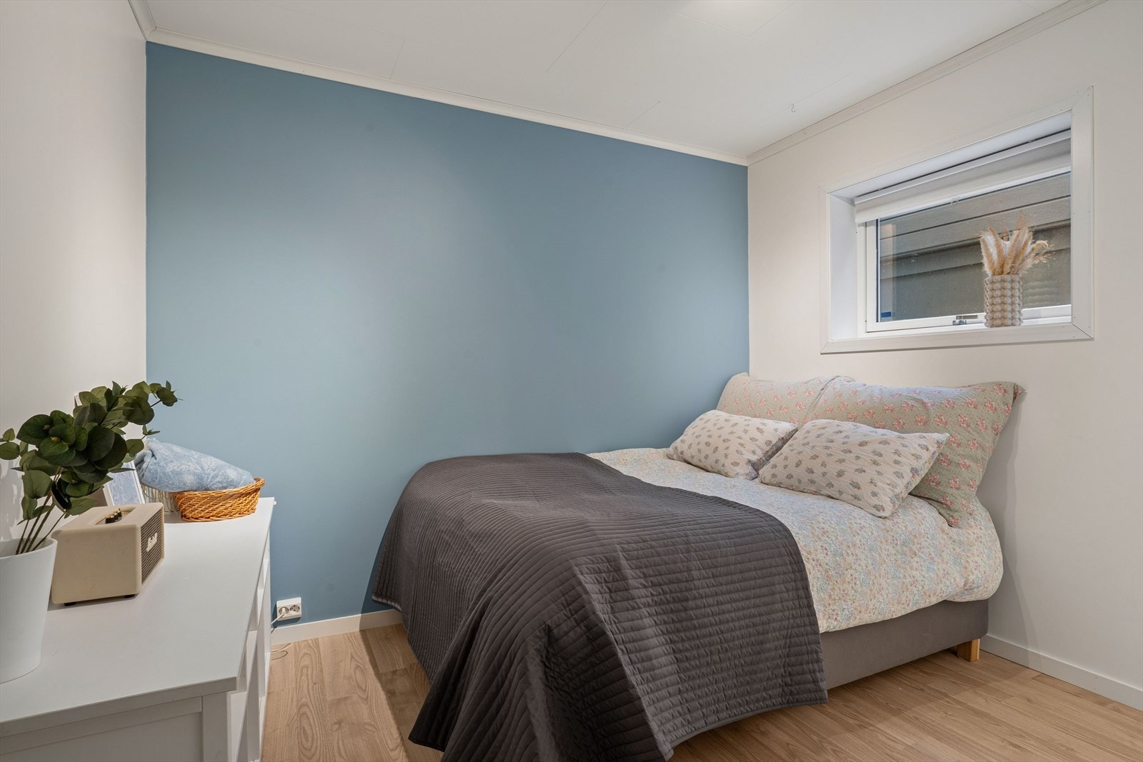 Alle de tre soverommene i sokkeletasjen ble pusset opp i perioden 2018-2022. Galleribilde