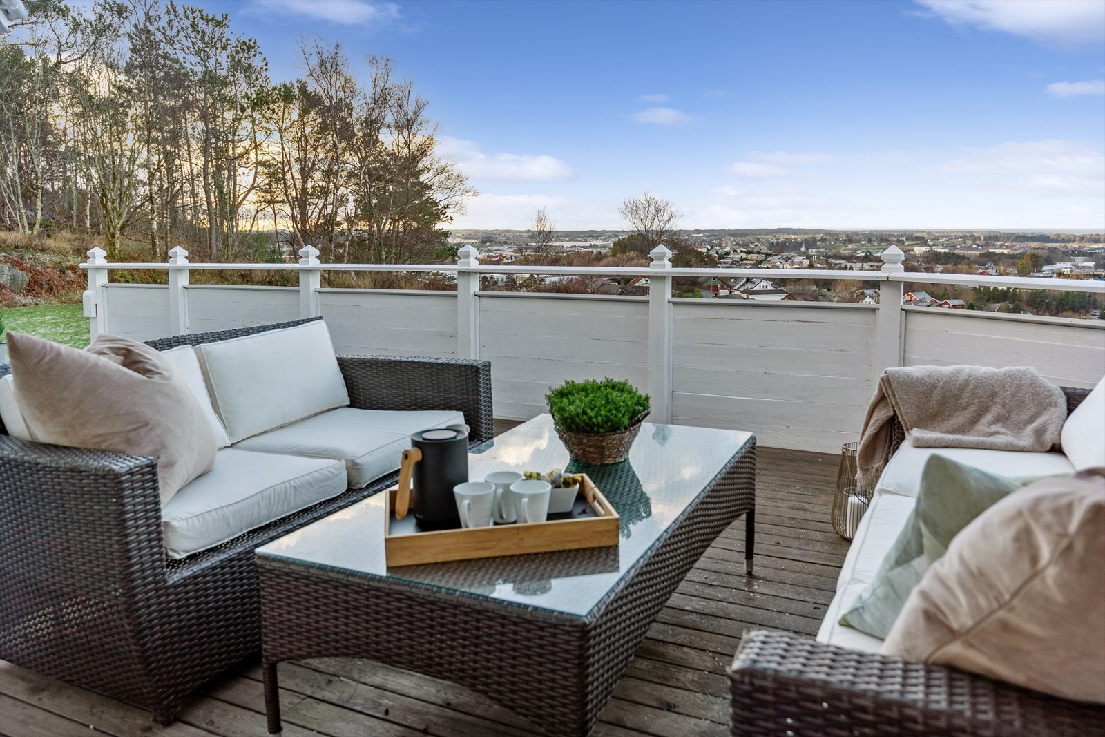 Nydelig utsikt fra terrasse. Galleribilde