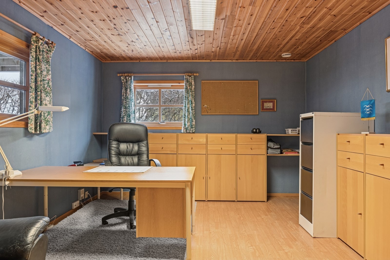 Soverom/kontor i underetasjen. Galleribilde