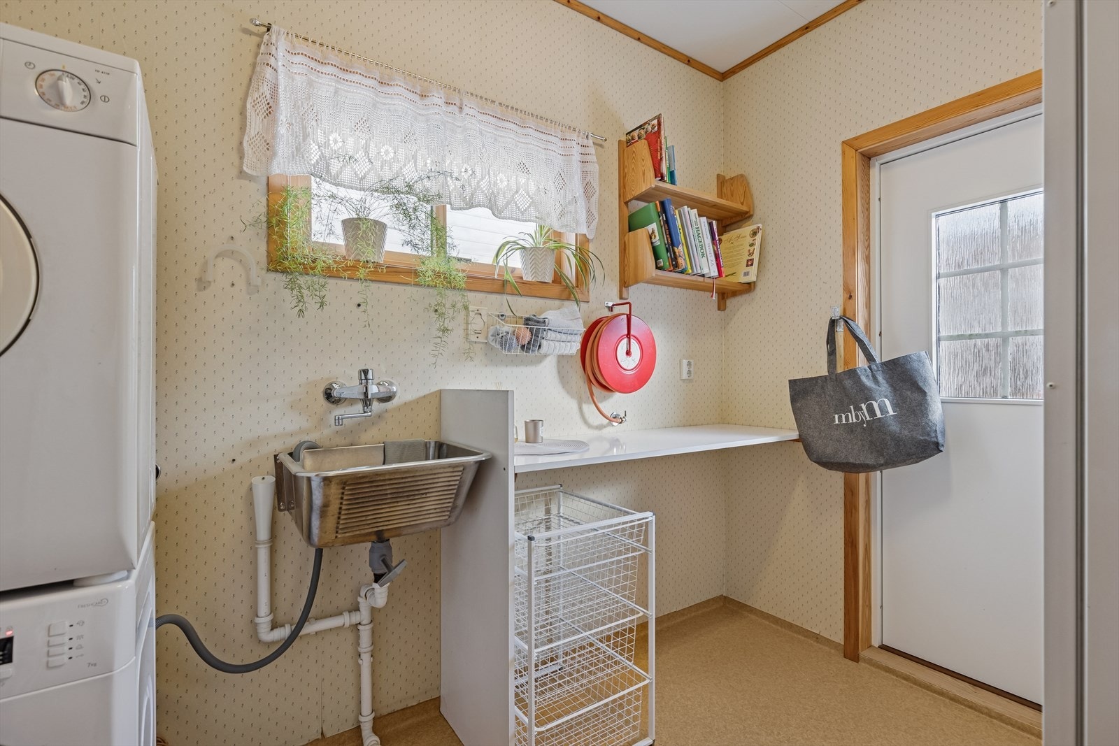 Vaskerom med egen inngang. Galleribilde
