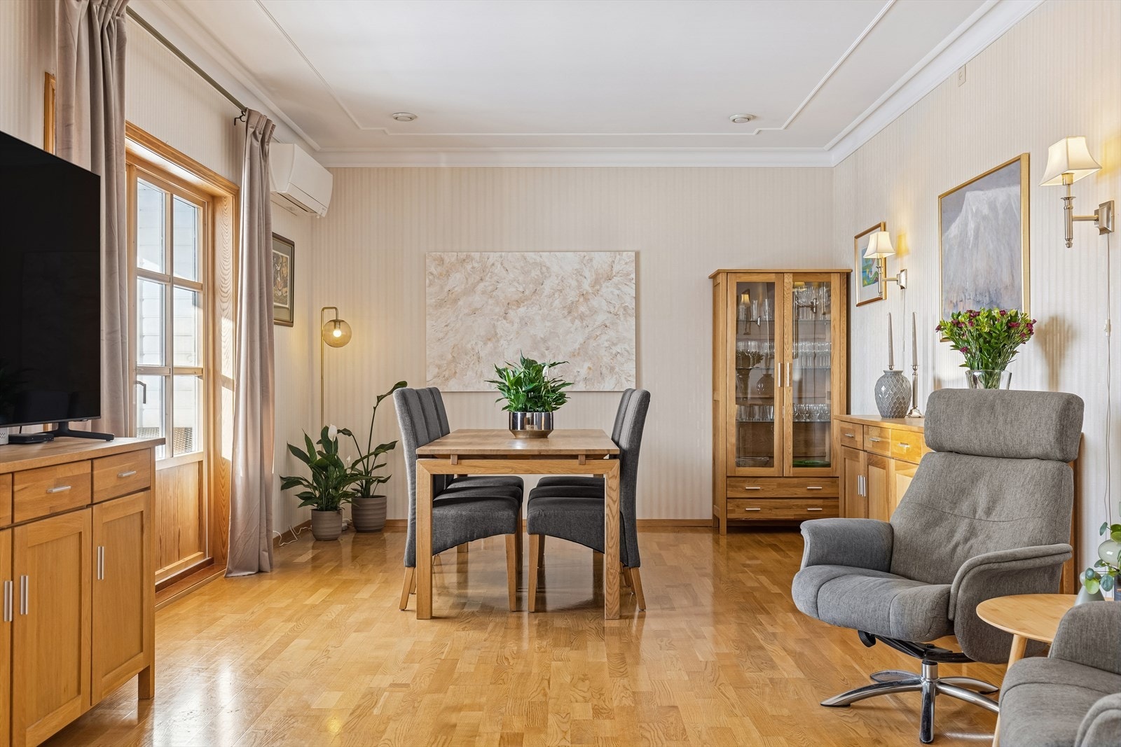 God plass til spisebord i stuen. Galleribilde