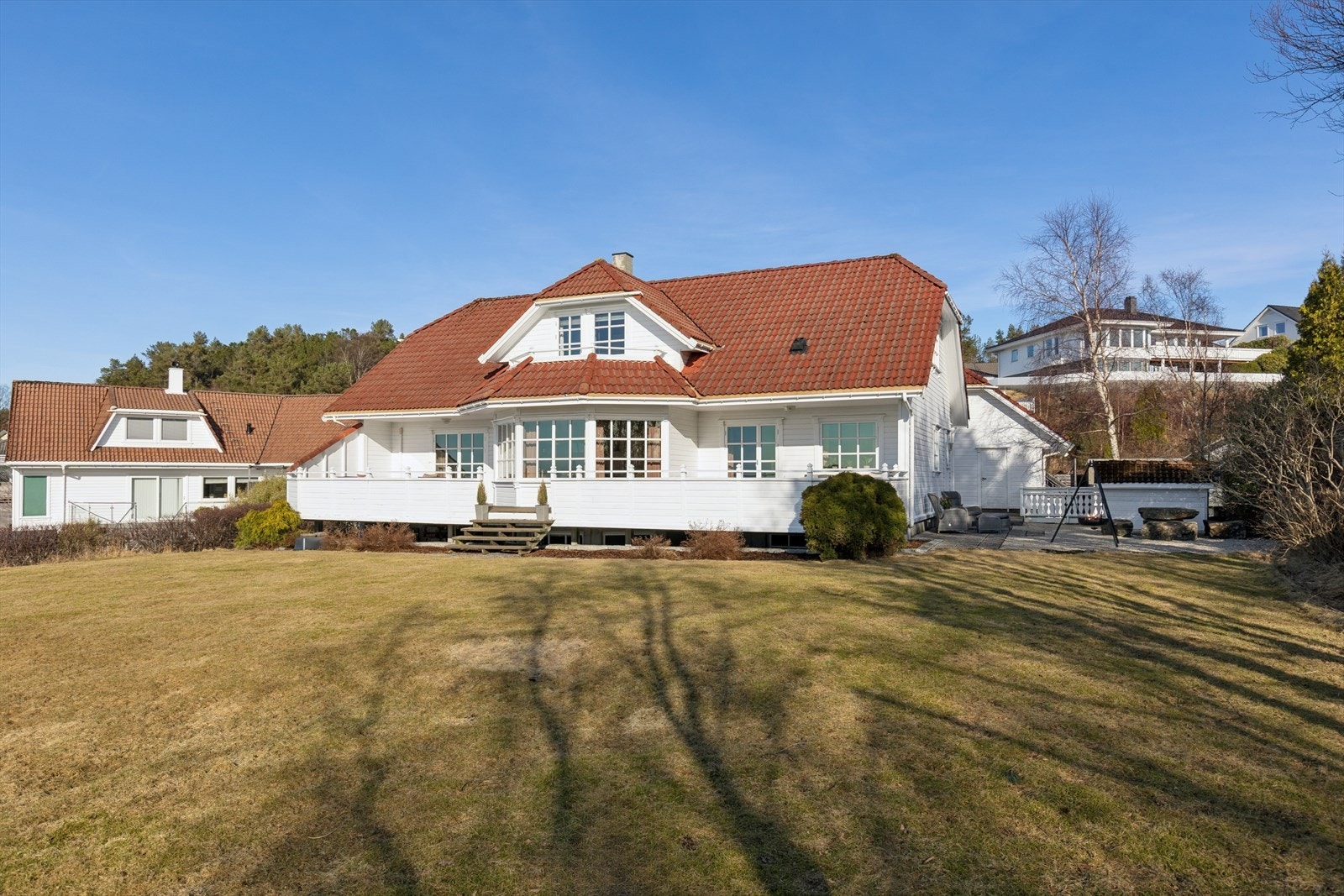 Flat og opparbeidet tomt. Galleribilde