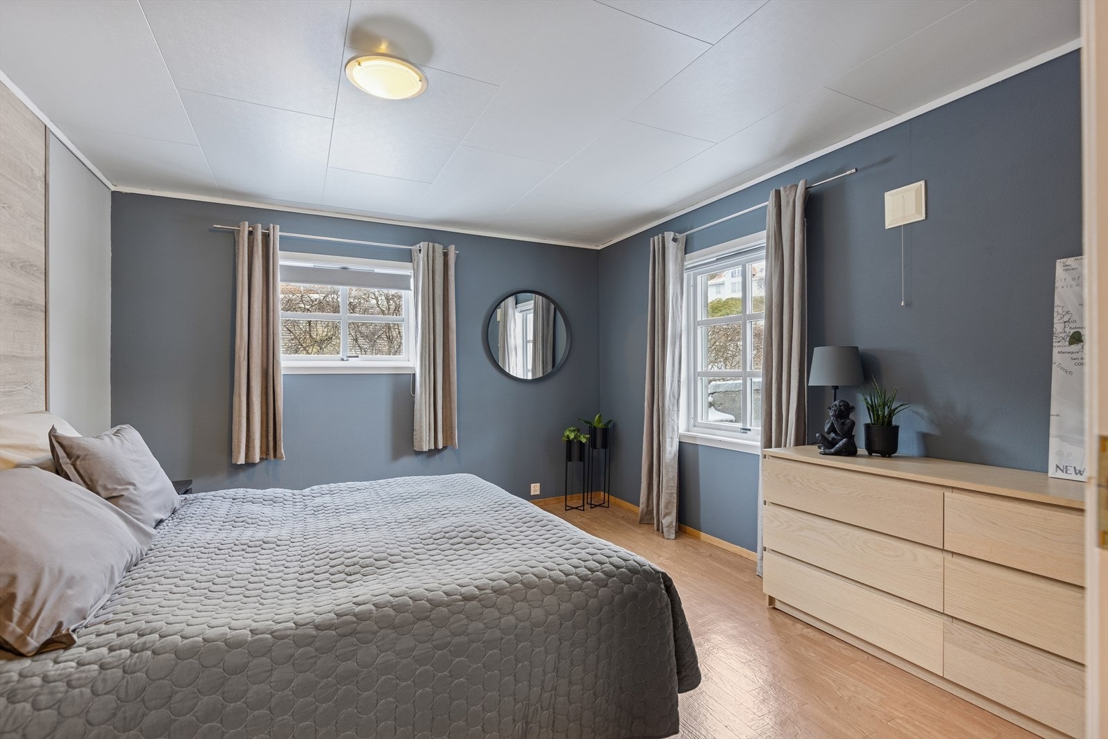 Romslig soverom. Galleribilde