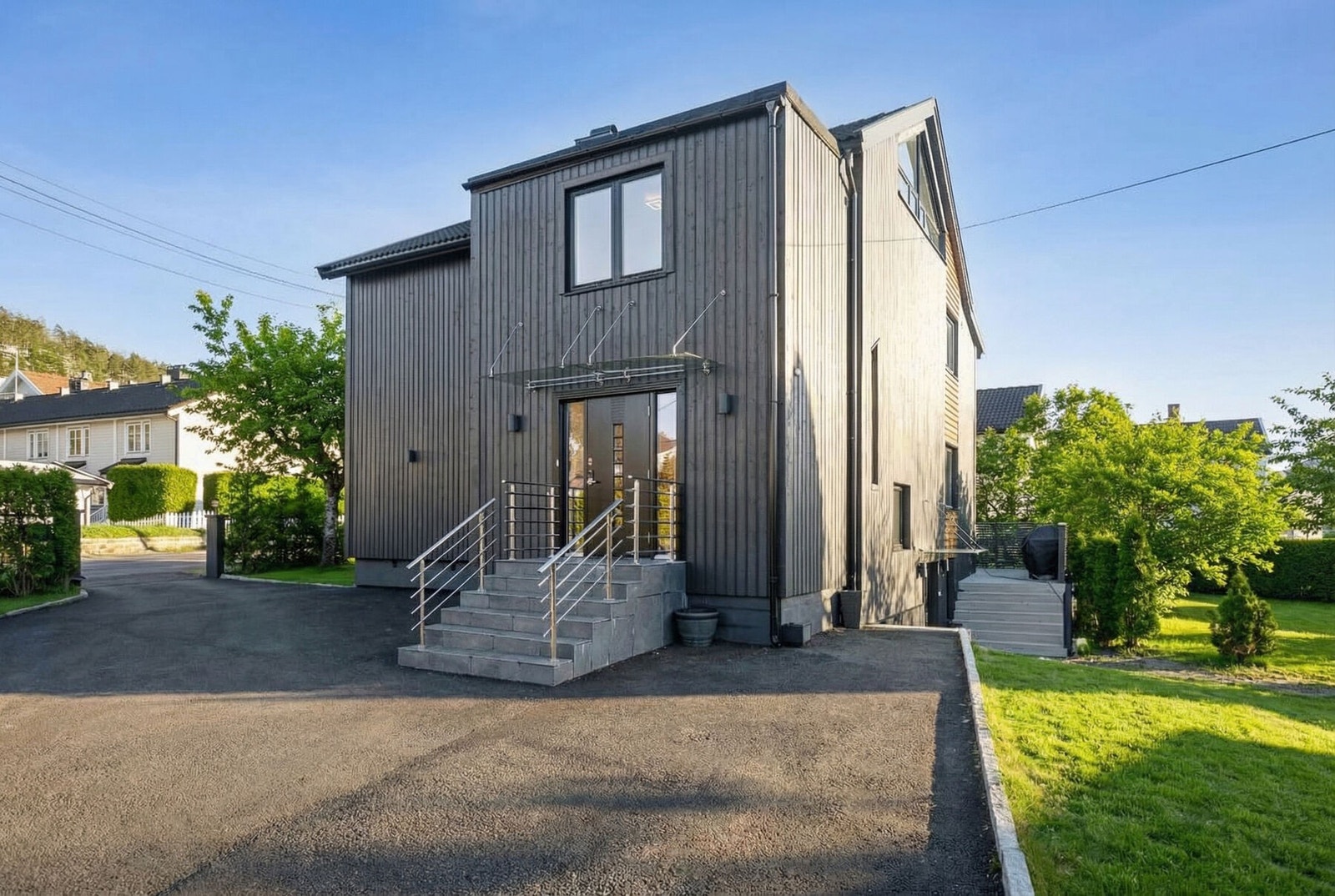 Velkommen til Kjelsåsveien 70B - Bildet er KI-generert for å illustrere sommerforhold. Galleribilde