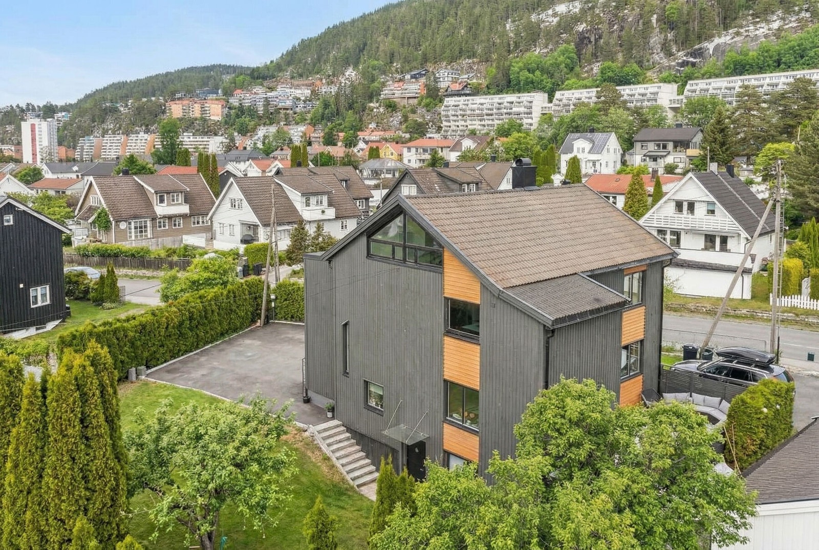 Pen opparbeidet tomt - Bildet er KI-generert for å illustrere sommerforhold. Galleribilde