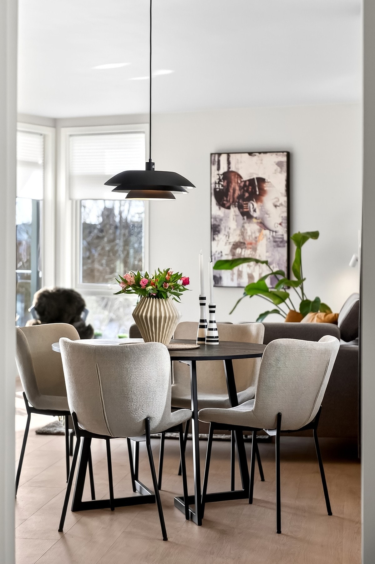 Innbydende og flott - både til hverdags og ved sosiale sammenkomster. Galleribilde