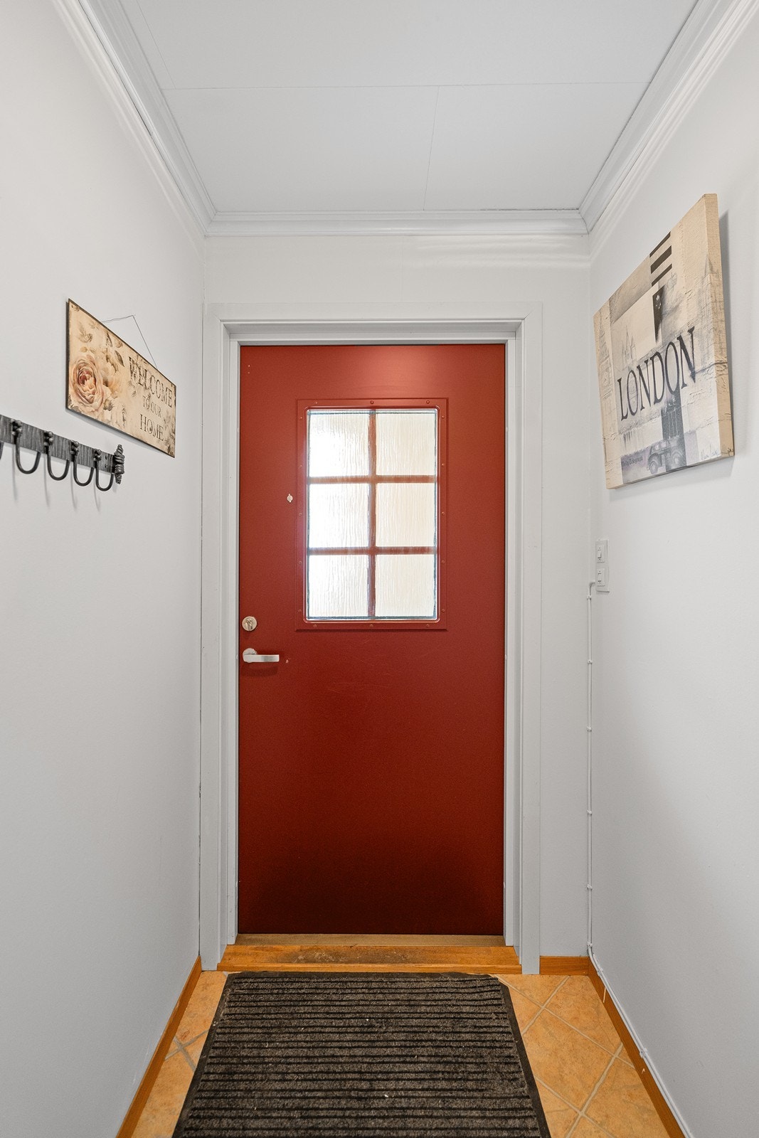 Lys og innbydende entrè/inngangsparti - velkommen hjem. Galleribilde