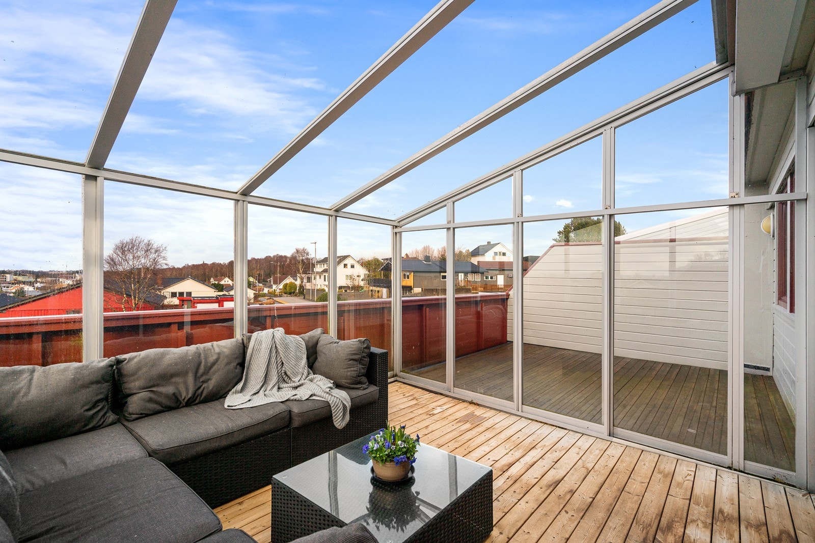 Innbydende leilighet i 2. etasje med flott utsikt og god planløsning. Galleribilde