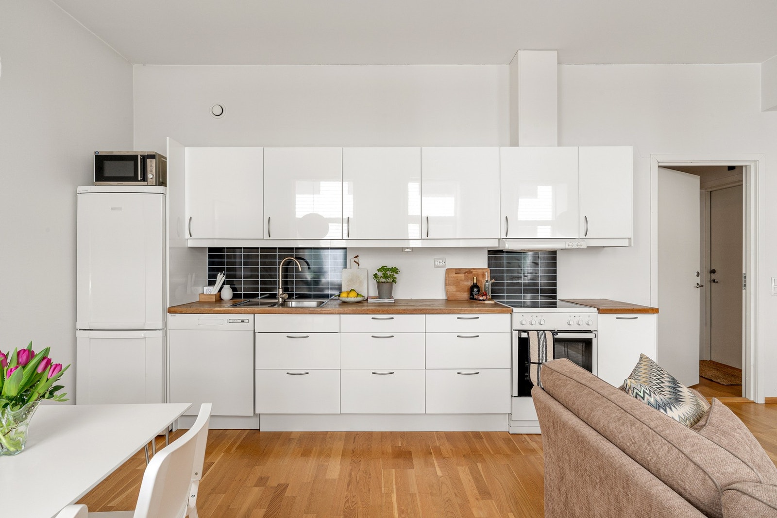 Lyst kjøkken fra 2010 Galleribilde