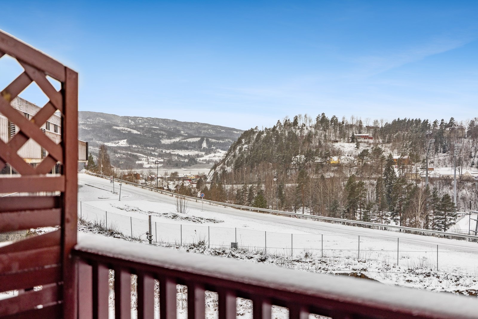 Leiligheten kan skilte med gode solforhold. Galleribilde