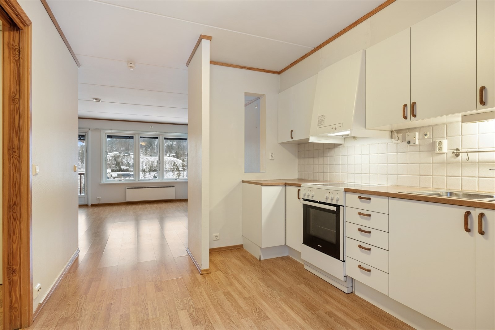 Alt i alt et funksjonelt kjøkken som innbyr til gode smaksopplevelser. Galleribilde